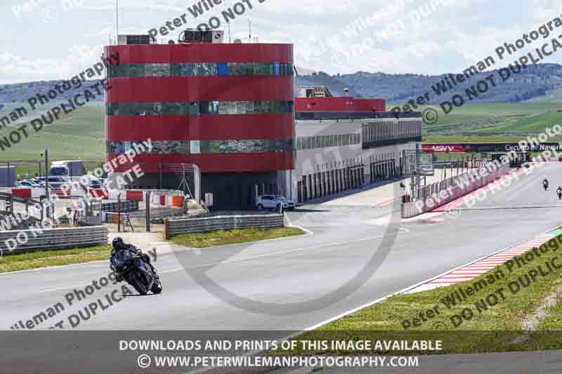 cadwell no limits trackday;cadwell park;cadwell park photographs;cadwell trackday photographs;enduro digital images;event digital images;eventdigitalimages;navarra;no limits trackdays;peter wileman photography;racing digital images;trackday digital images;trackday photos